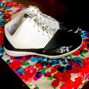 Under armor basketball shoes size 11